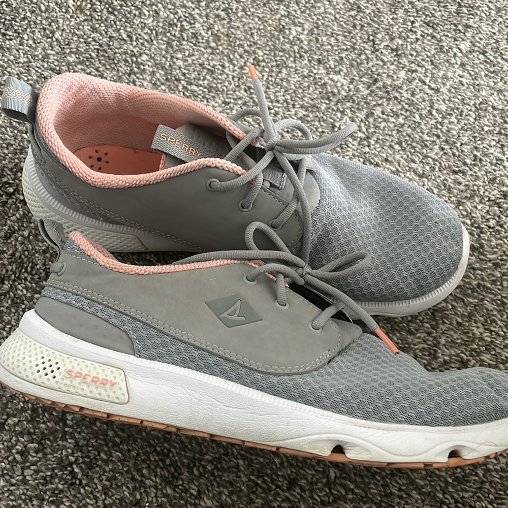 Women’s Sperry tennis shoes